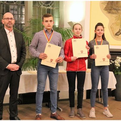 M&uuml;ndener Ruderverein Yannik Stadler Sportler des Jahres 2018 - mit Clara Rommel u. Vanessa Woch