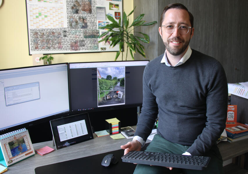 Bei Wirtschaftsf�rderer und Citymanager Tobias Vogeley laufen die F�den zusammen. Als Administrator des M�ngelmelders hat er den direkten �berblick �ber alle dort gemeldeten Auff�lligkeiten, kontrolliert die Inhalte, steht in Kontakt mit den zust�ndigen Fachdiensten und wird umgehend informiert, sobald ein Problem behoben wurde.