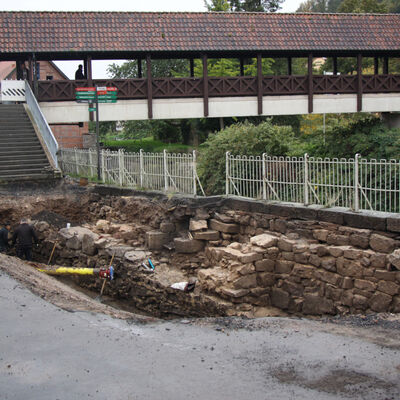 Am Fulda-Ufer wurden verstärkte Abschnitte der Schlagd-Mauer gefunden. Stadtarchivar Stefan Schäfer vermutet, dass es sich hierbei um das Fundament der einstigen Grau-Mühle handelt, deren Anbauten einst an diesem Schlagd-Abschnitt gestanden haben. Abgerissen wurde Komplex in 1975/1976.