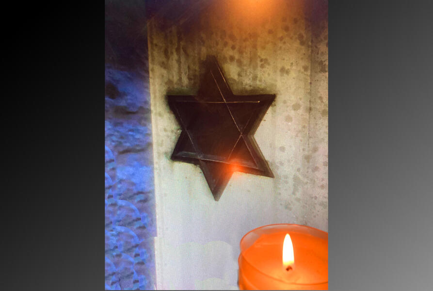 Gemeinsam wird in der Stadt am 8. November 2023 ein "Licht der Erinnerung" entz�ndet. Gemeinsam hofft man auf eine friedliche Zukunft!