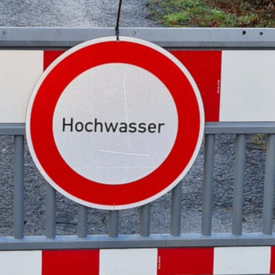 Die Stadtverwaltung Hann. Münden hat den Radweg in Richtung Hemeln bereits durch die Kommunalen Dienste sperren lassen und stellt sich darauf ein, die Sperrung der ufernahen innerstädtischen Radwege sowie der Wanfrieder Schlagd-Spitze vorzunehmen. 