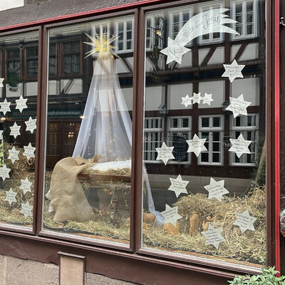 "(K)ein Platz f�r Jesus": Ein Schaufenster in der Marktstra�e.