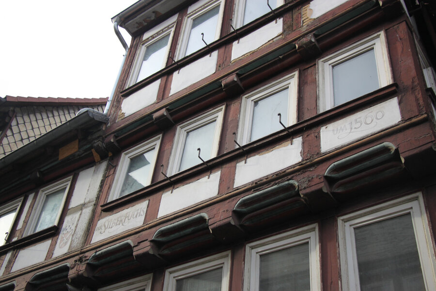 Perspektivische Frontalansicht des Facherkhauses "Silberfuchs" in der unteren Langen Stra�e.