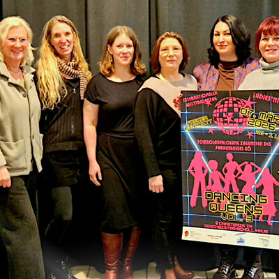 (V.li.) Martina G&ouml;rtler (Stadtjugendring Hann. M&uuml;nden), Elke Steden (Mehrgenerationenhaus Hann. M&uuml;nden) Sonja Lehmann (VHS), Tina Krause (Familienzentrum Hann. M&uuml;nden), Melissa Castillo (Gleichstellungsbeauftragte Stadt HM&Uuml;) und Stephanie Heck-Weidemeier (Haus der Nationen) freuen sich auf die bevorstehende Veranstaltung.