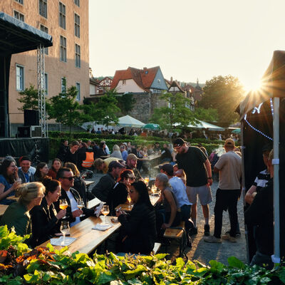 Am Dielengraben, direkt zwischen Werra und Welfenschloss, pr&auml;sentieren sich Brauereien sowie Craft-Bier-Brauereien, die ihre ausgefallenen und edlen Kreationen vorstellen.