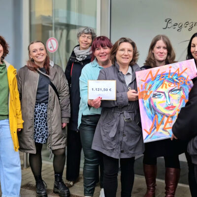 (V.li.) Martina Betjen und Franziska Pinne (Mehrgenerationenhaus), Maja Eidmann-Weigle (VHS), Stephanie Heck-Weidemeier (GAB / Haus der Nationen), Tina Krause (Familienzentrum), Sonja Lehmann (VHS) sowie Melissa Castillo (st&auml;dt. Gleichstellungsbeauftragte).