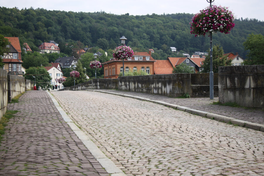 Verkehrsteilnehmerinnen und Verkehrsteilnehmer werden gebeten, die Sperrzeiten bei ihrer Planung zu ber�cksichtigen und gegebenenfalls auf alternative Routen auszuweichen.