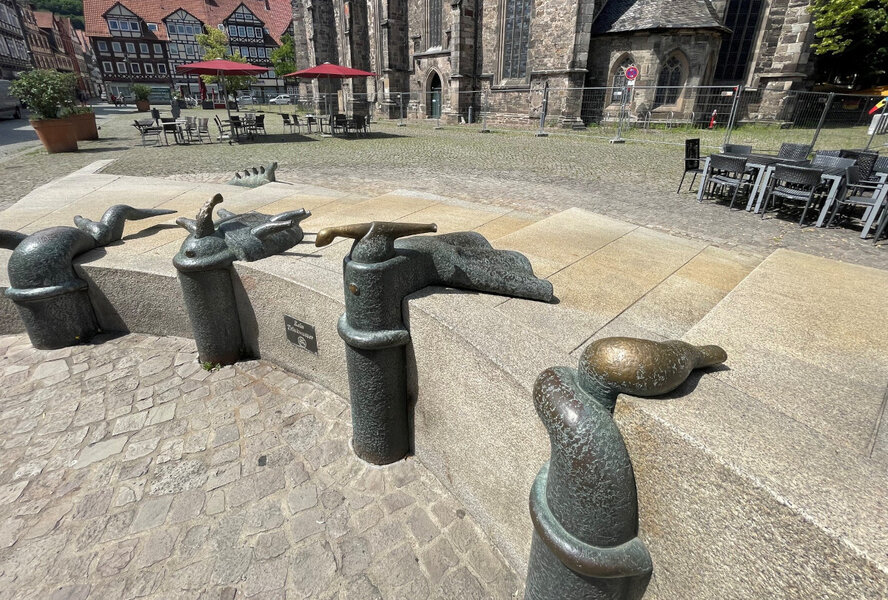 Die Wasserspiele �Wasserspuren� auf dem Kirchplatz und dem Szeneplatz sind derzeit au�er Betrieb.