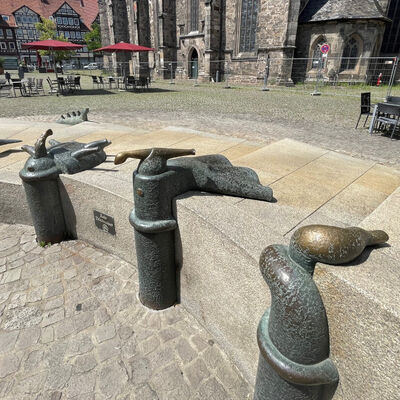 Die Wasserspiele &raquo;Wasserspuren&laquo; auf dem Kirchplatz und dem Szeneplatz sind derzeit au&szlig;er Betrieb. 