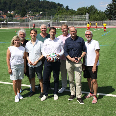 (V.li.) Organisatorin Kerstin Kre�ner, Auswahltrainer Goran Andjelkovic, Kreisrat Conrad Finger, Stadionsprecher Thomas T�lle, B�rgermeister Tobias Dannenberg, Ralf G�nther (Kommunale Dienste), Bundestagsabgeordneter Fritz G�ntzler und Vereinssprecher Klaus Dre�ler.