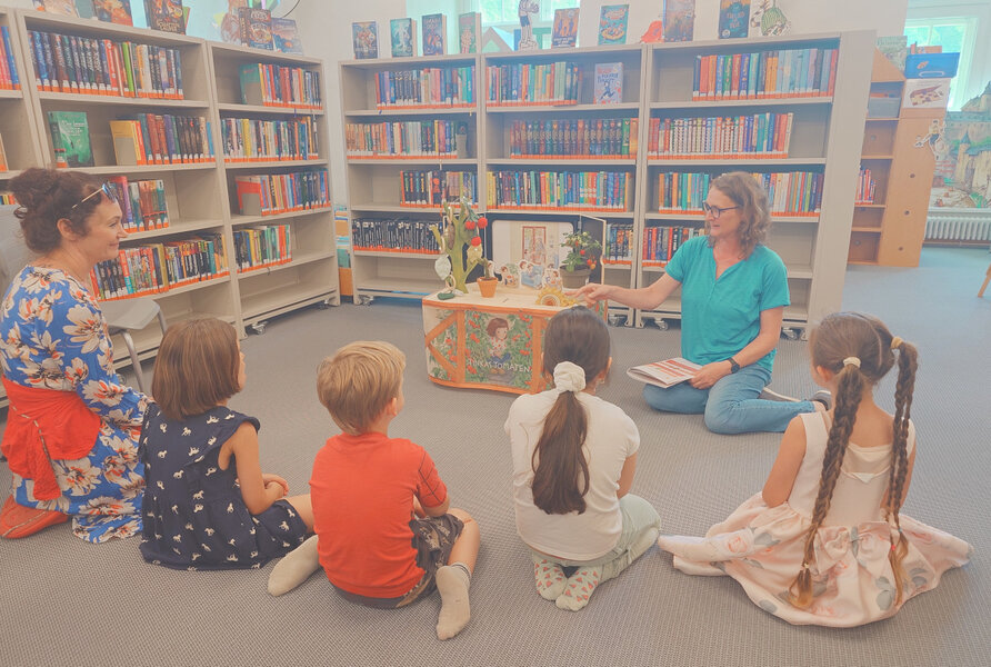Kinder der DRK Kita Fuldablick konnten die Plapperkiste bereits Anfang Juli in der Stadtb�cherei ausprobieren.