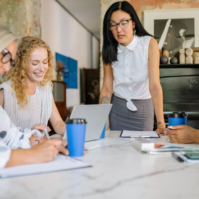 Im Mittelpunkt des Job-Fr&uuml;hst&uuml;cks steht der (Wieder-)Einstieg in soziale Berufe und Gesundheitsberufe. Interessierte Frauen erhalten Informationen &uuml;ber berufliche Perspektiven, Qualifizierungs- und Weiterbildungsm&ouml;glichkeiten sowie Unterst&uuml;tzung auf dem Weg zur&uuml;ck in den Beruf. 