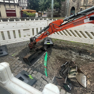 Die Stadtverwaltung hat eine Fachfirma mit der technischen &Uuml;berpr&uuml;fung beauftragt. Ziel ist es, m&ouml;gliche Schadstellen m&ouml;glichst genau zu lokalisieren und anschlie&szlig;end gezielt beheben zu k&ouml;nnen. 