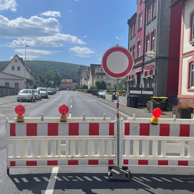 F&uuml;r die Durchf&uuml;hrung der R&uuml;ckbauarbeiten ist aus Gr&uuml;nden der Verkehrssicherheit eine vollst&auml;ndige Sperrung der Wilhelmsh&auml;user Stra&szlig;e unumg&auml;nglich. 