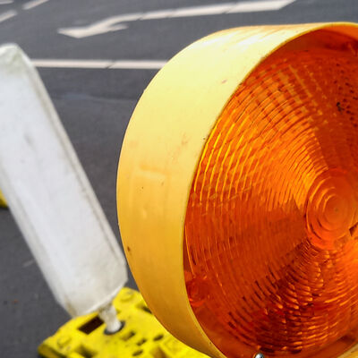 Reparatur von Schutzplanken auf der B 496