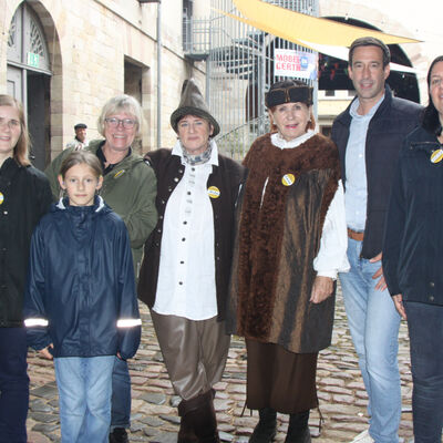 (V.li.) Karolin Neumeyer, Emma Prediger, Sabine Momm, Martina Pakusch, Marie Anne Langefeld, Tobias Dannenberg und Nicole Prediger.