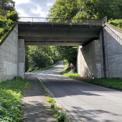 Die Kreisstra&szlig;e K226 als direkte Zufahrt nach Laubach aus Richtung Bundesstra&szlig;e 80 wird bereits ab Freitag, 20. November 2026, voll gesperrt. Die Sperrung dauert voraussichtlich bis zum 1. September 2027 an. 