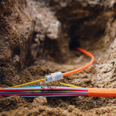 Ein wirtschaftlicher Ausbau des Glasfasernetzes sei unter den aktuellen Voraussetzungen daher nicht darstellbar, teilte das Unternehmen Deutsche Glasfaser der Stadt mit.