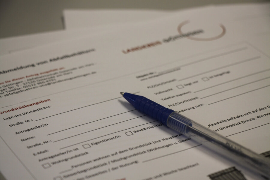 Ehrenamtliche Formularlotsinnen und -lotsen unterst�tzen beim Ausf�llen von Antr�gen und Formularen und helfen dabei, den Weg zu den richtigen Verwaltungsstellen zu finden.