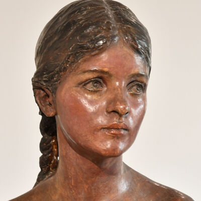 Mit der farbig gefassten Gipsplastik &raquo;Mariechen&laquo; setzte Eberlein der 1896 in M&uuml;nden geborenen Marie Schlichtholz, Tochter eines Tischlers, ein besonders Denkmal. War sie die Sch&ouml;ne, die zum 70. Geburtstag Eberleins 1917 auf der Eberburg einen Schleiertanz auff&uuml;hrte? 
