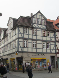 Kirchplatz 1