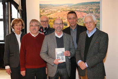 Buchvorstellung mit Autor Reinhold Lütgemeier-Davin im Rathaus der Stadt