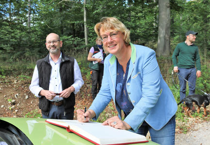 20200914_Ministerin Barbara Otte-Kinast zu Besuch im Kommunalwald Hann. Münden