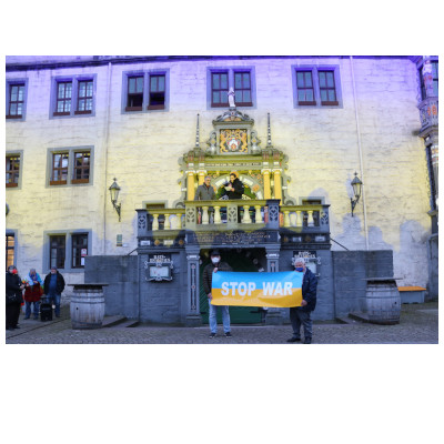 Schweigemarsch und Mahnwache vor dem Rathaus - Spendenbereitschaft in Hann. Mnden gro -Bild 3